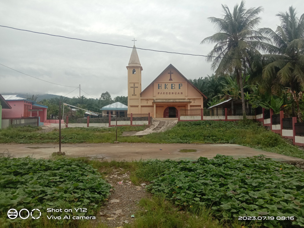 Fhoto gereja desa lumbantua 